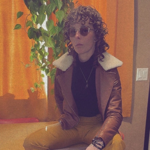 Meet your Posher, Debra - Picture 1 of 1